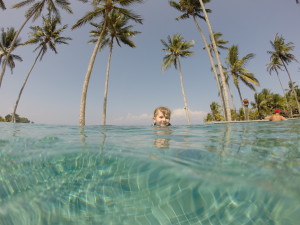Paula im Pool
